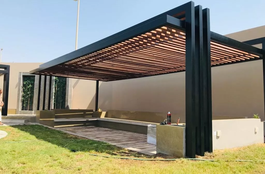 برجولات مظلات: دمج الجمال والوظيفة لحماية المساحات الخارجية