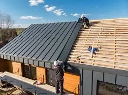 مظلات سندويش بنل: حماية متينة وعزل فعال للمساحات الخارجية