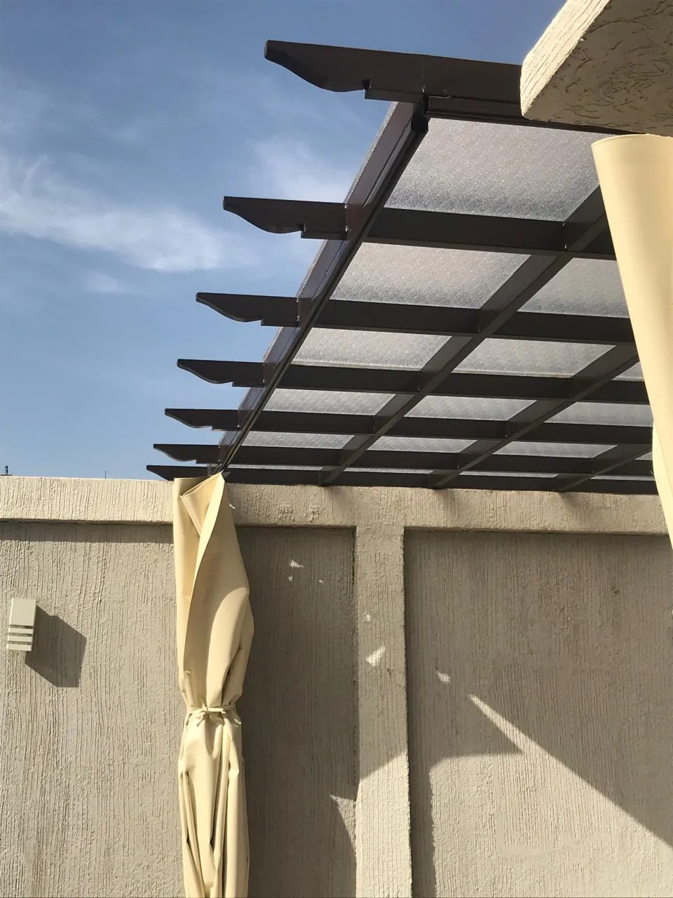 تركيب برجولات خشبية للحدائق والرفوف